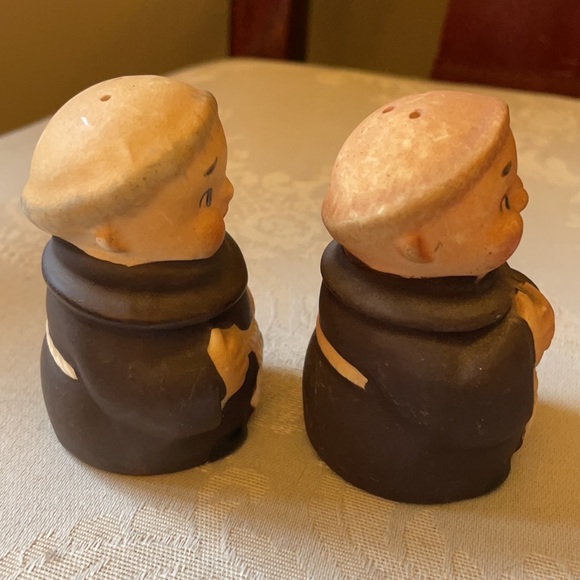 Vintage German Goebel Friar Tuck salt and pepper shakers from 1950s, EUC - Picture 7 of 10